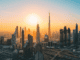 Die Skyline von Dubai im Sonnenaufgang mit Burj Khalifa. Nach Dubai auswandern